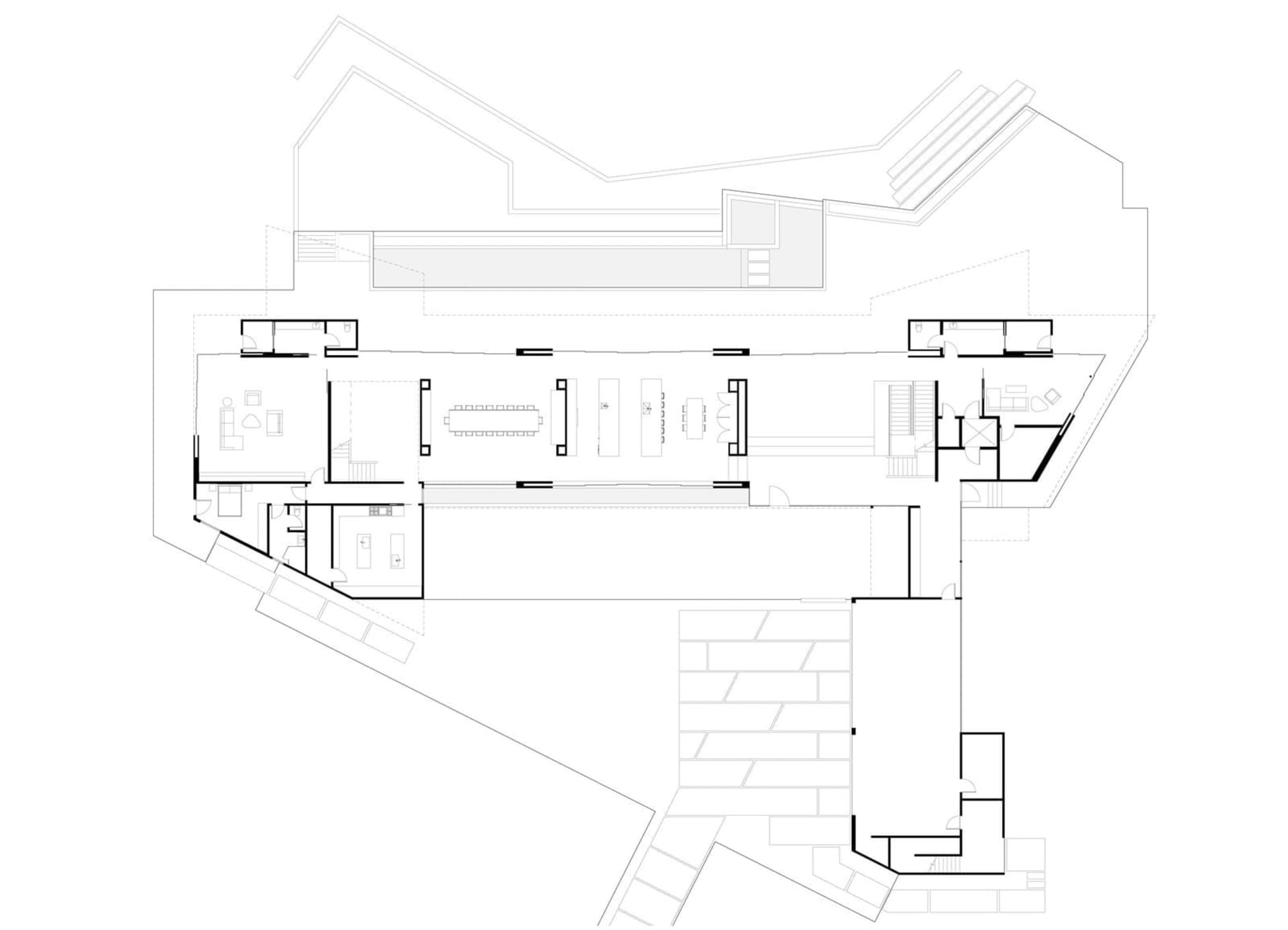 一張詳細的住宅複合式建築平面圖,繪製在紙上。