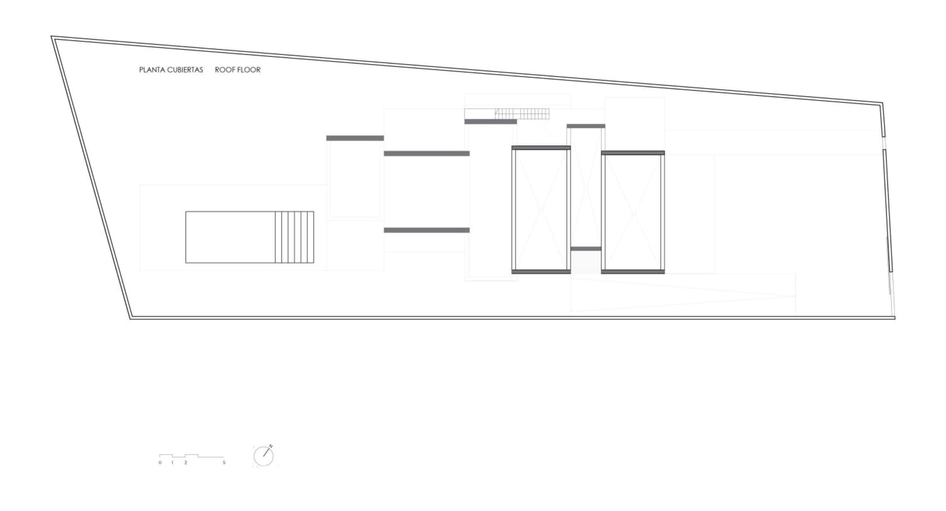 屋頂平面配置的2D建築圖,顯示各個房間與空間的配置。