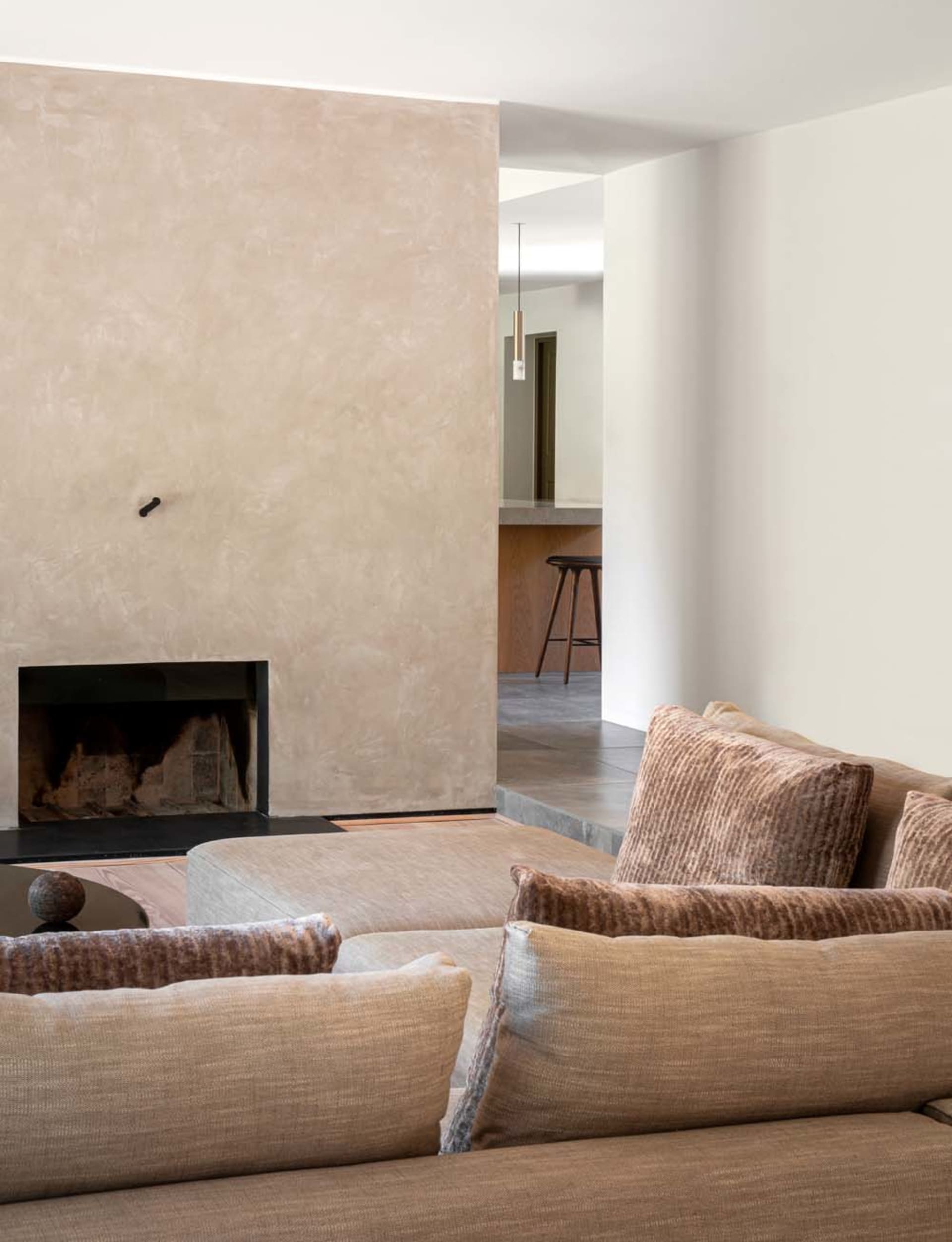 Modern minimalist living room featuring concrete profiles for contemporary and stylish interior design.