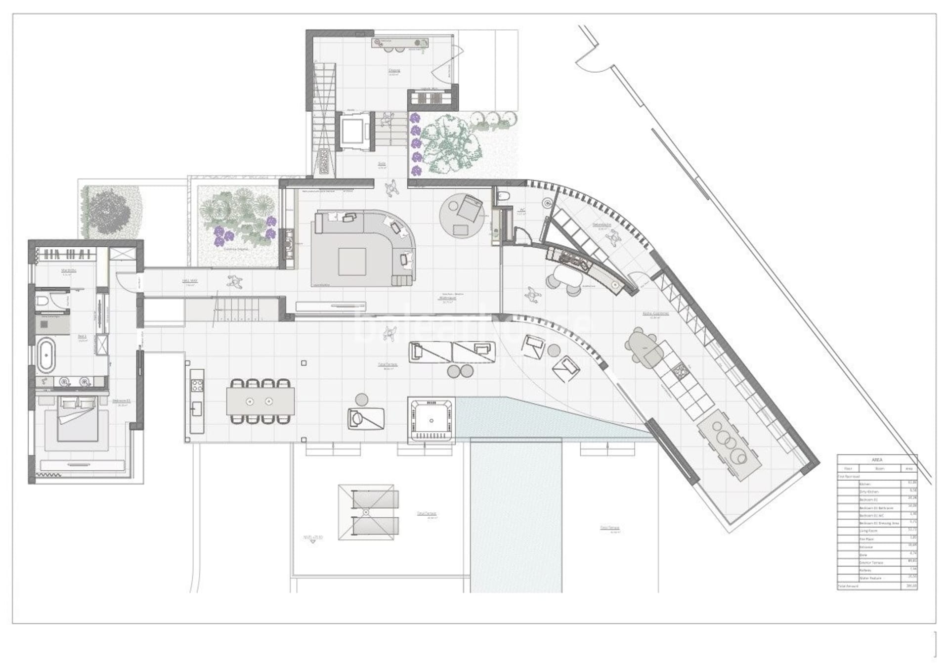 一張詳細的現代住宅建築平面圖,包含多個房間、花園及泳池區域。