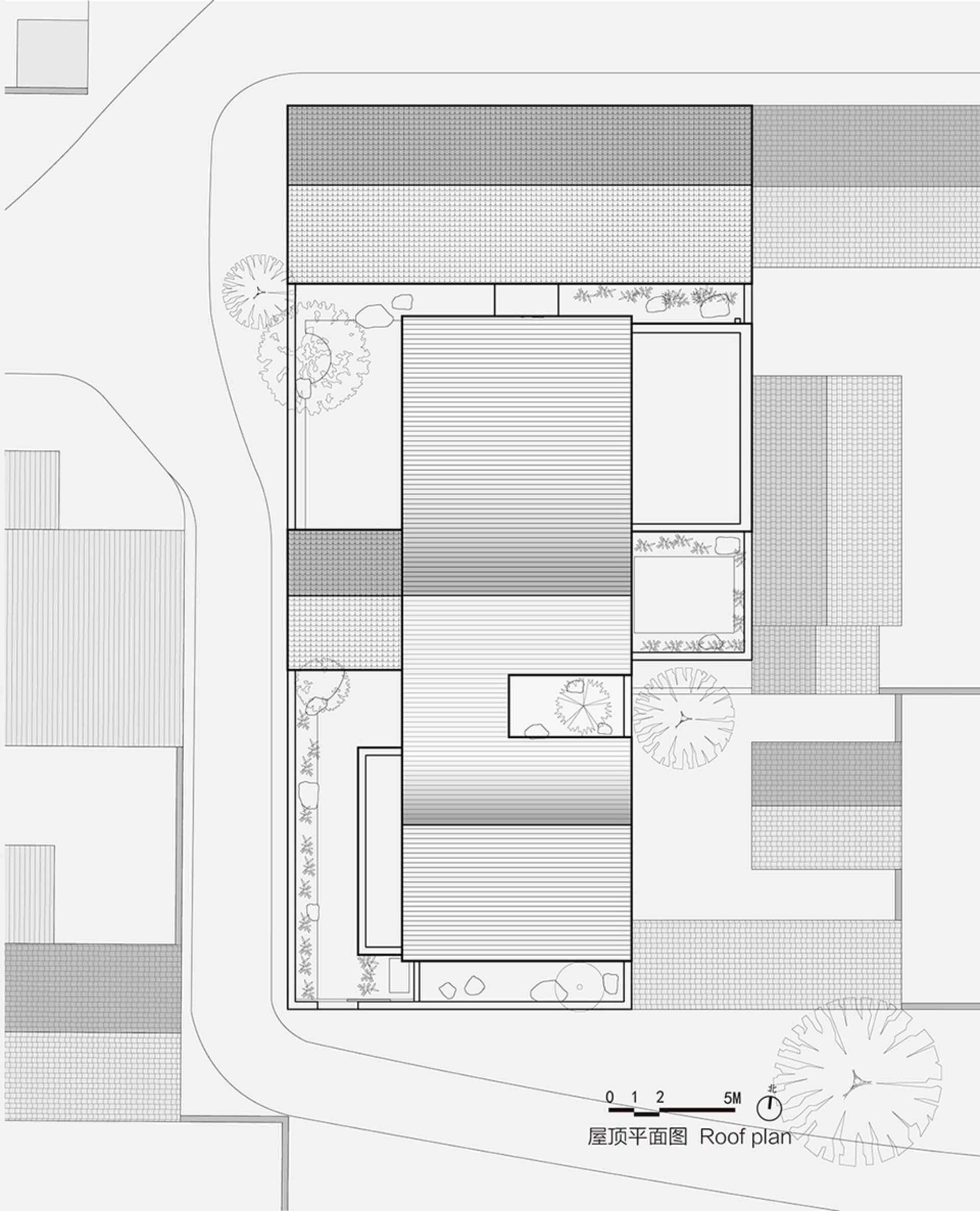 Minimalist roof plan with black lines and grey patterns representing building structures and materials.