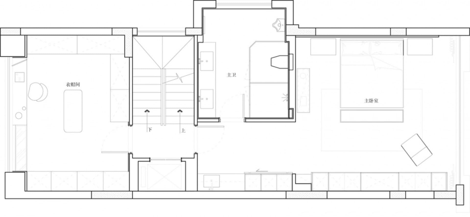 一張白色紙張上的極簡主義主臥套房平面圖，展示開放空間，包含床鋪、衣櫥與衛浴。