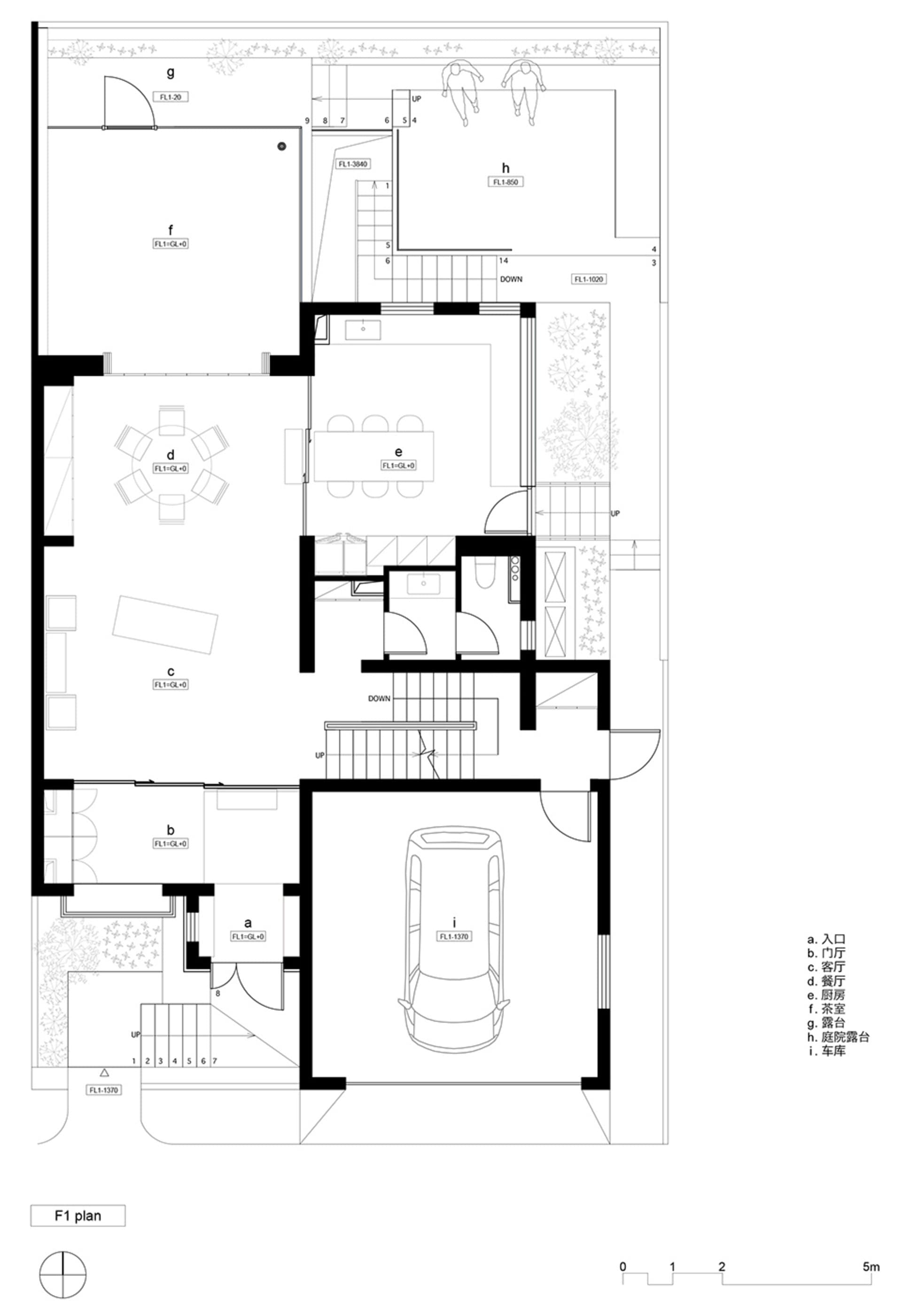 黑白線條繪製的現代建築平面圖。