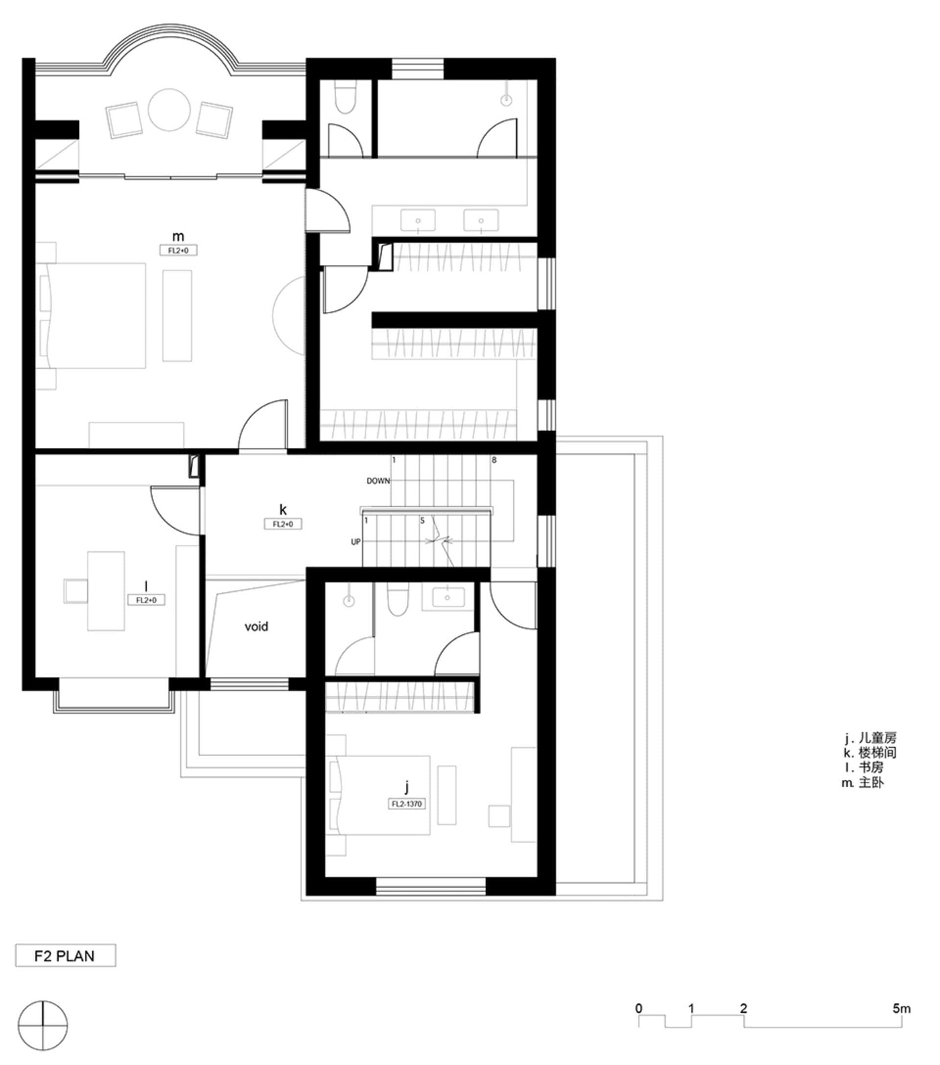 現代建築平面圖插圖，標註房間以顯示住宅佈局與空間組織。
