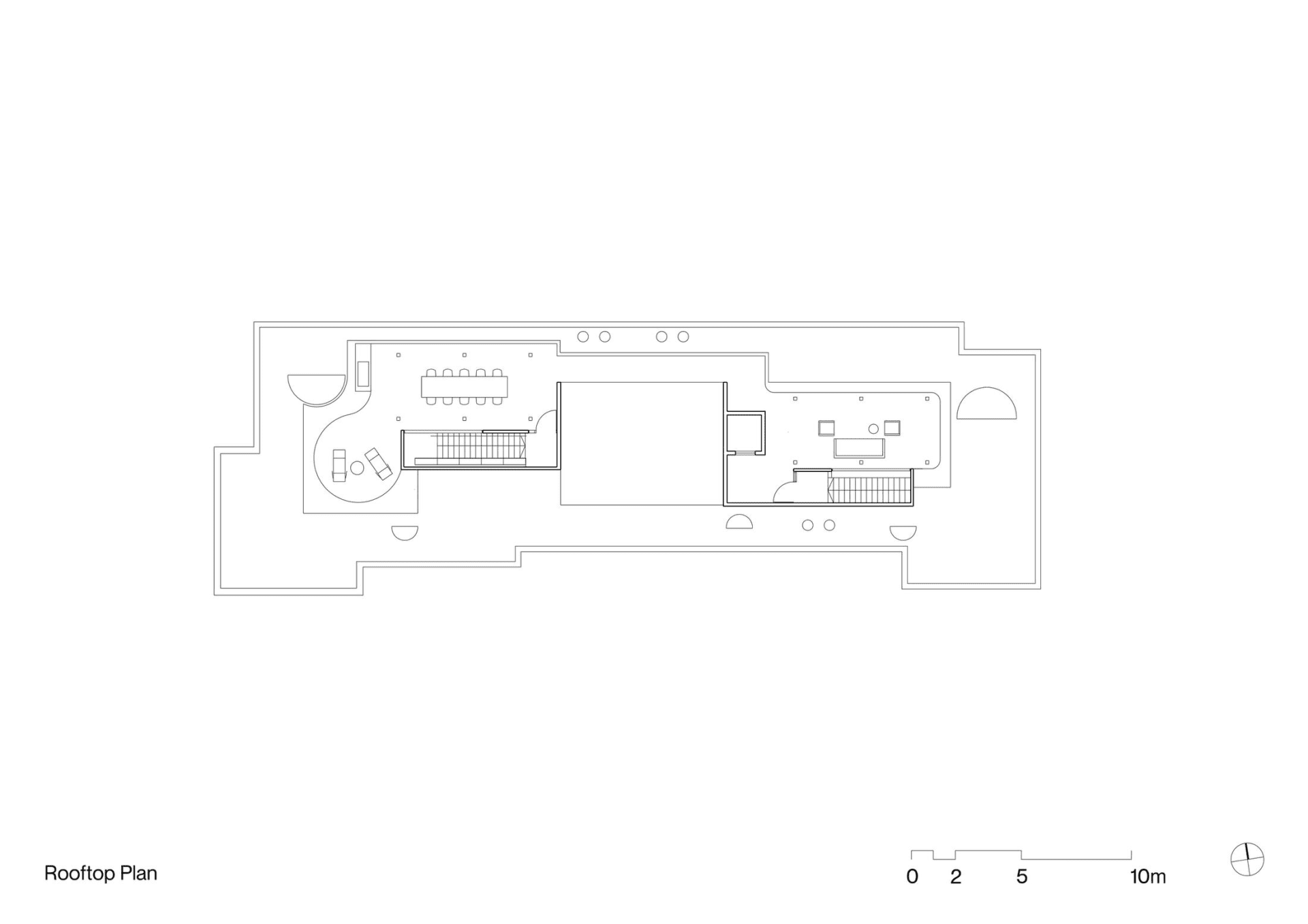 現代屋頂建築平面圖,展示混凝土與玻璃材質的空間。