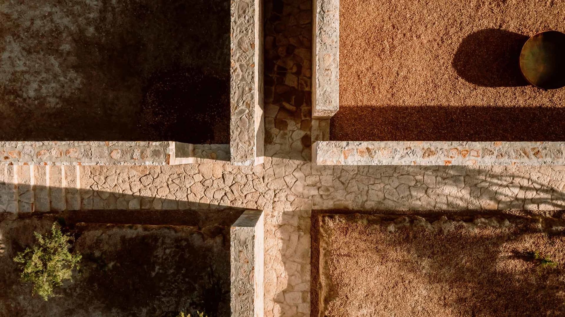 A stone floor plan with a cross-shaped layout and natural light, designed for aesthetic and functional purposes.