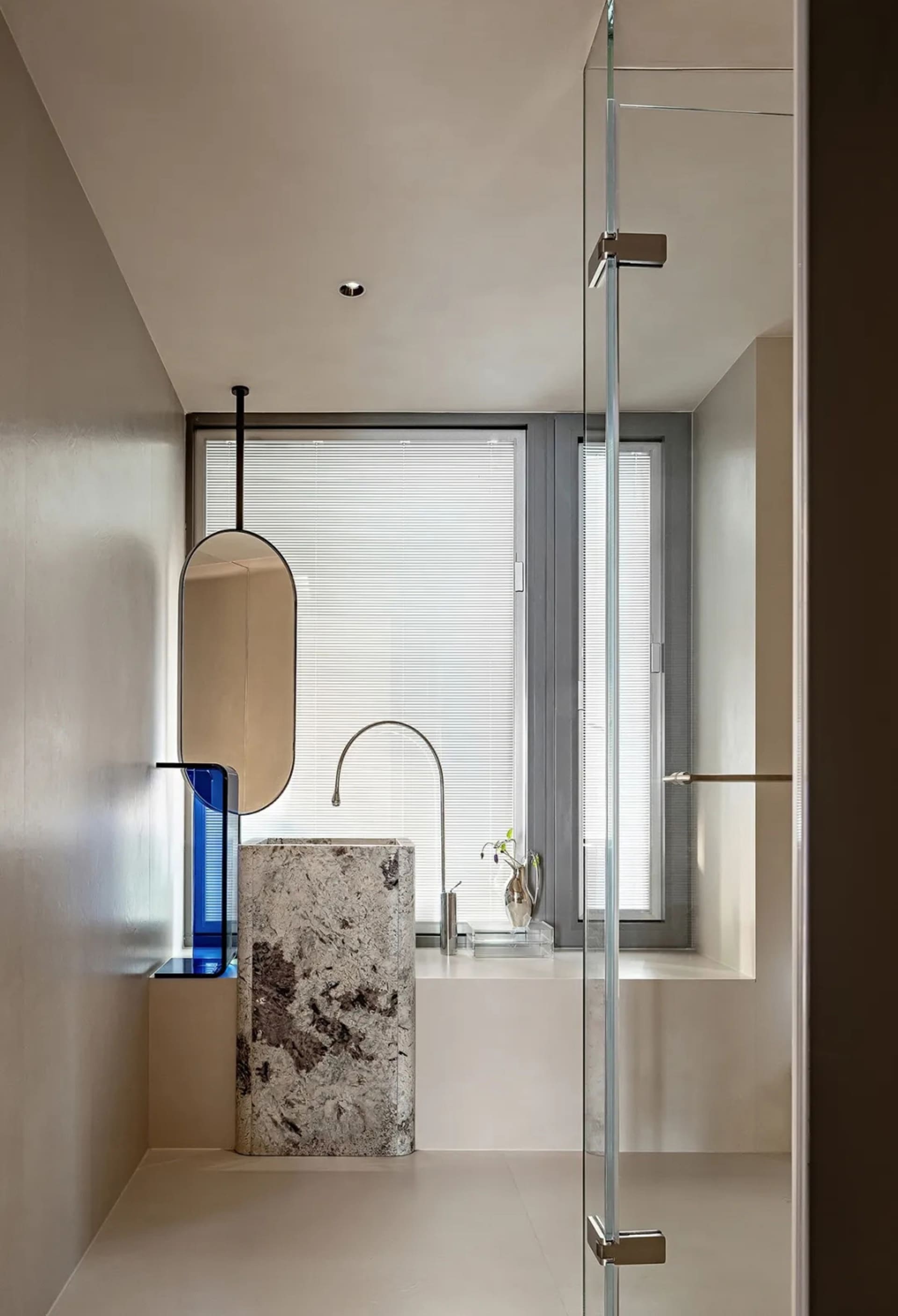 A modern bathroom featuring a pedestal sink made of marble.