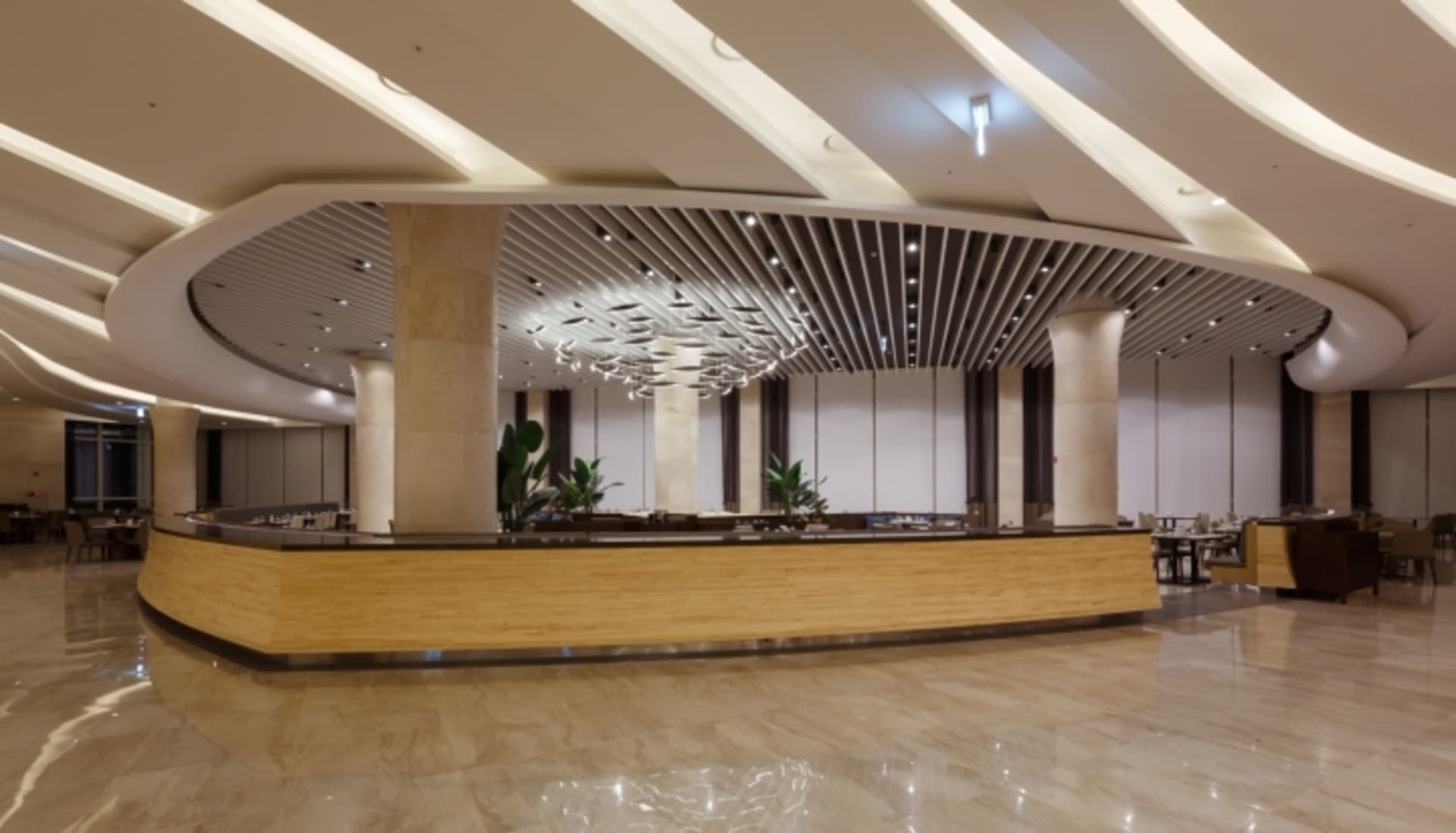 現代酒店接待區,搭配大理石圓形天花板與木質櫃台。