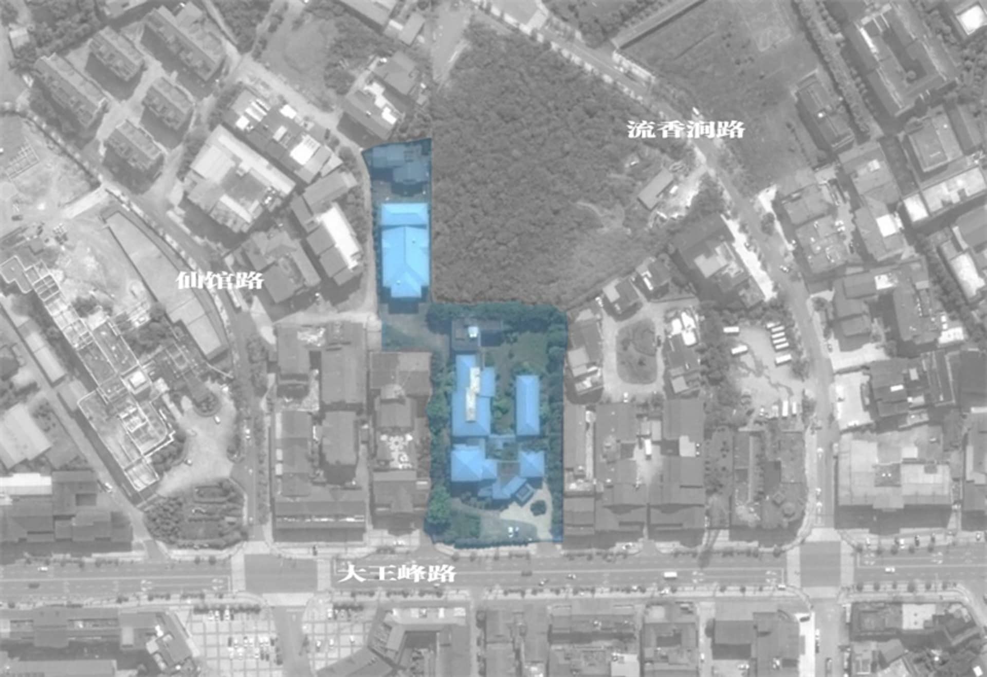 城市都市規劃區域的俯瞰視圖,突顯建築物與道路。