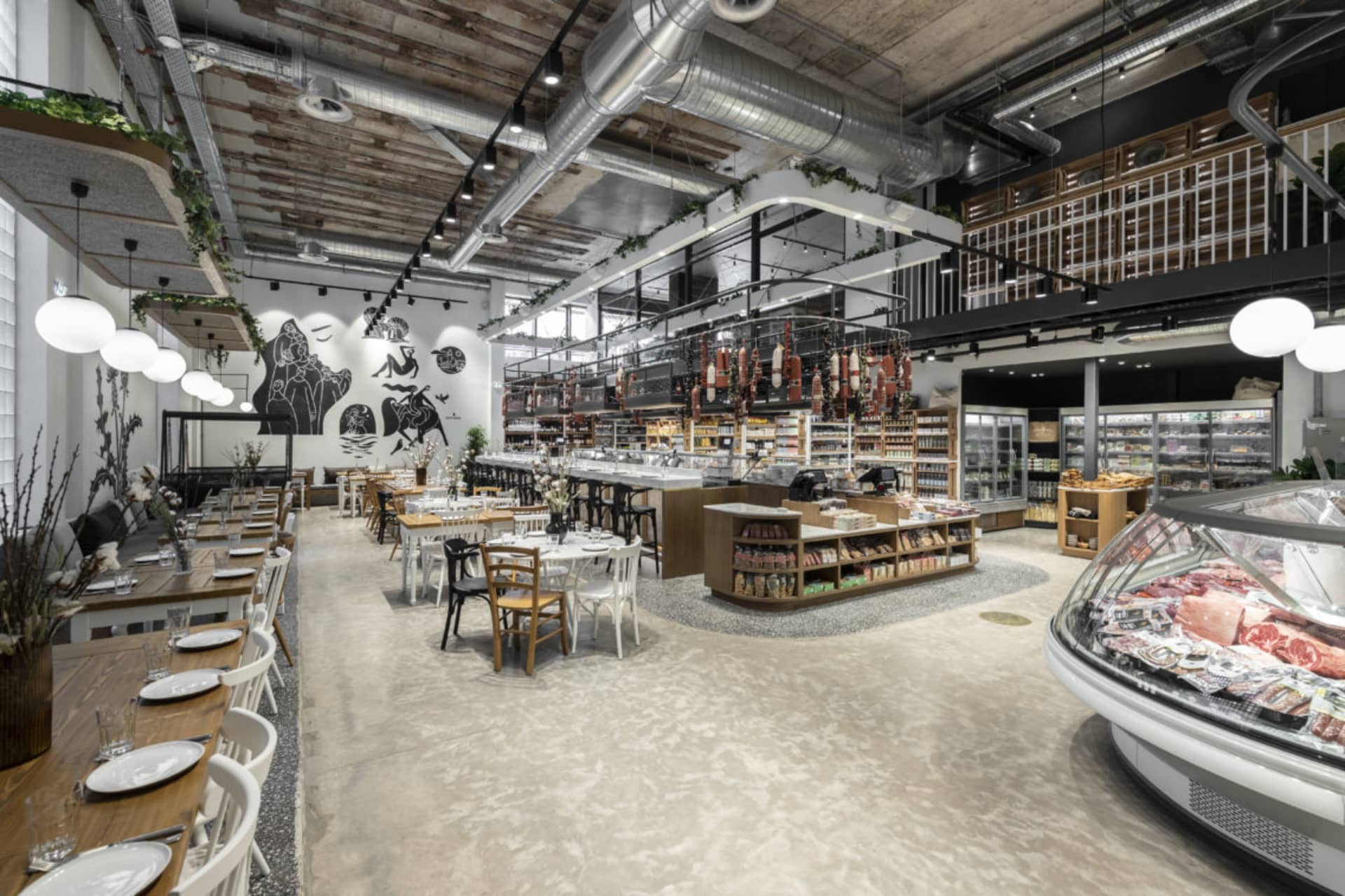 工業風餐廳,搭配混凝土地板與混凝土柱