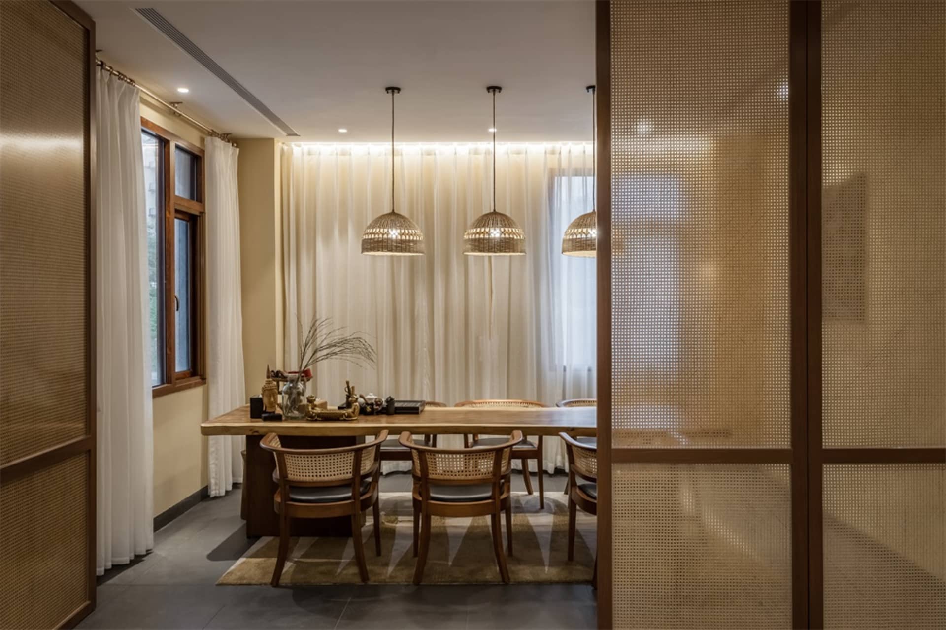 Modern interior design of a casual dining room with wooden materials and a relaxed atmosphere.