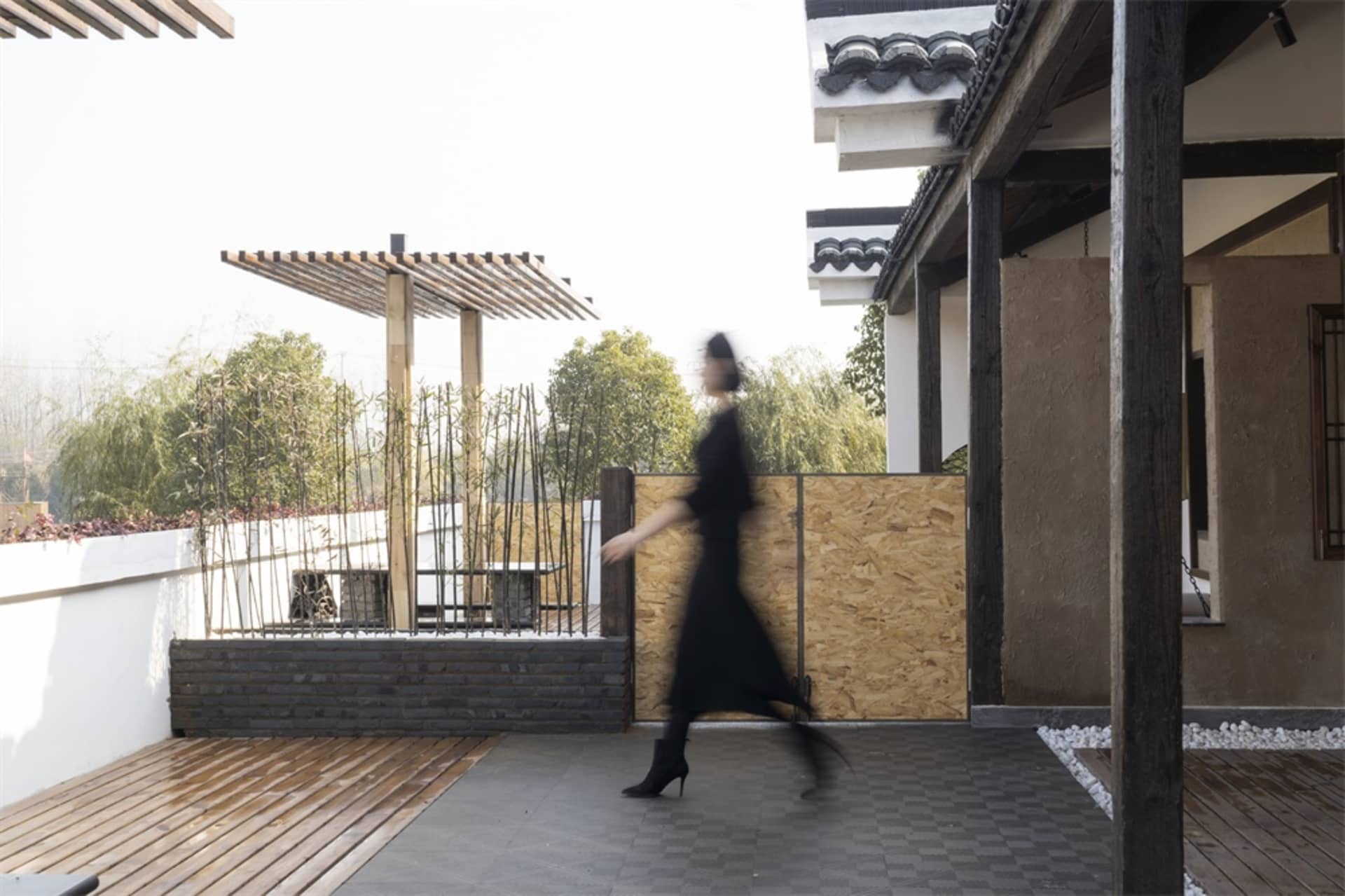 現代室內設計,展現竹木露台。