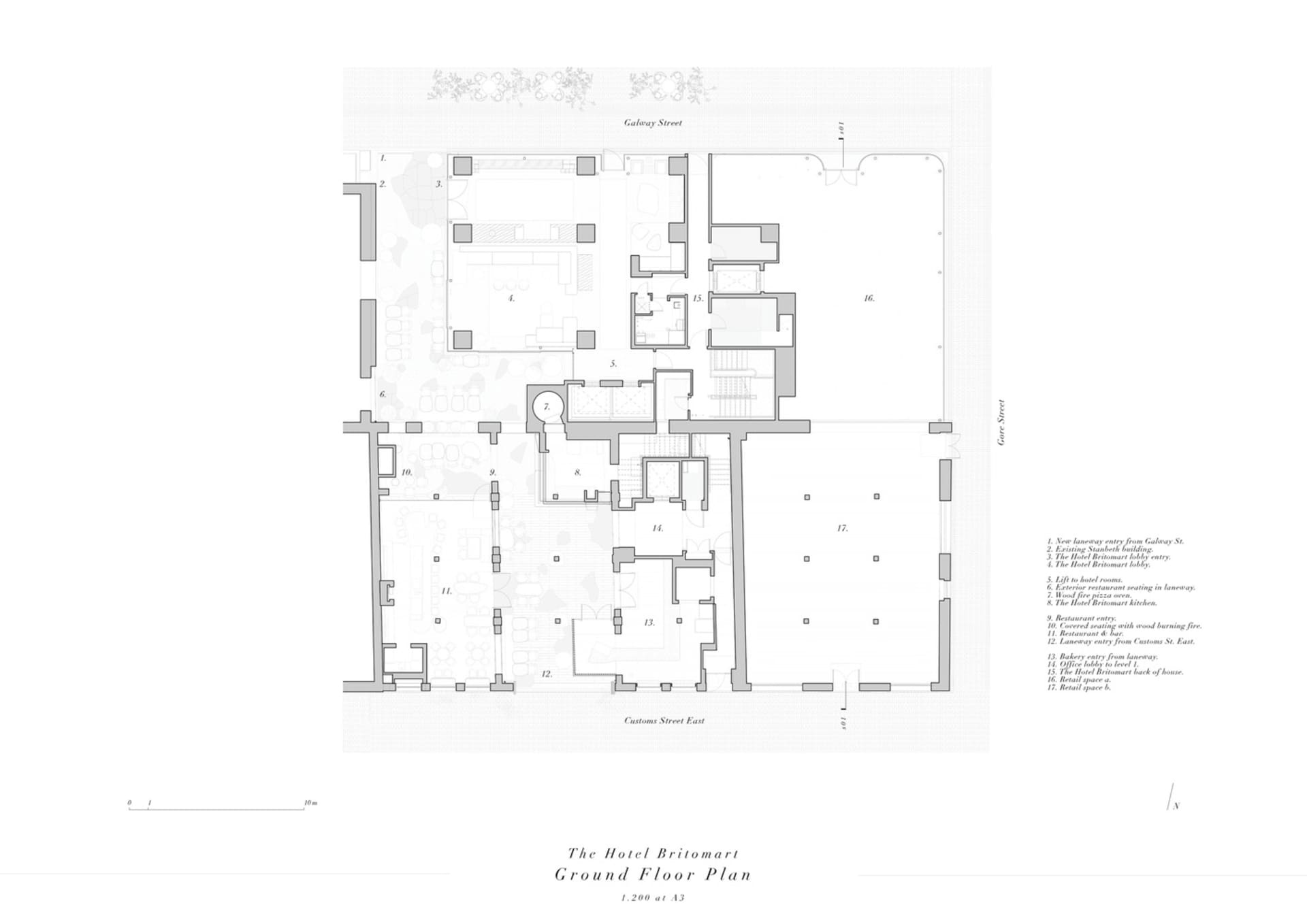 飯店一樓的詳細建築平面圖,展示辦公室、餐廳等各式房間與區域