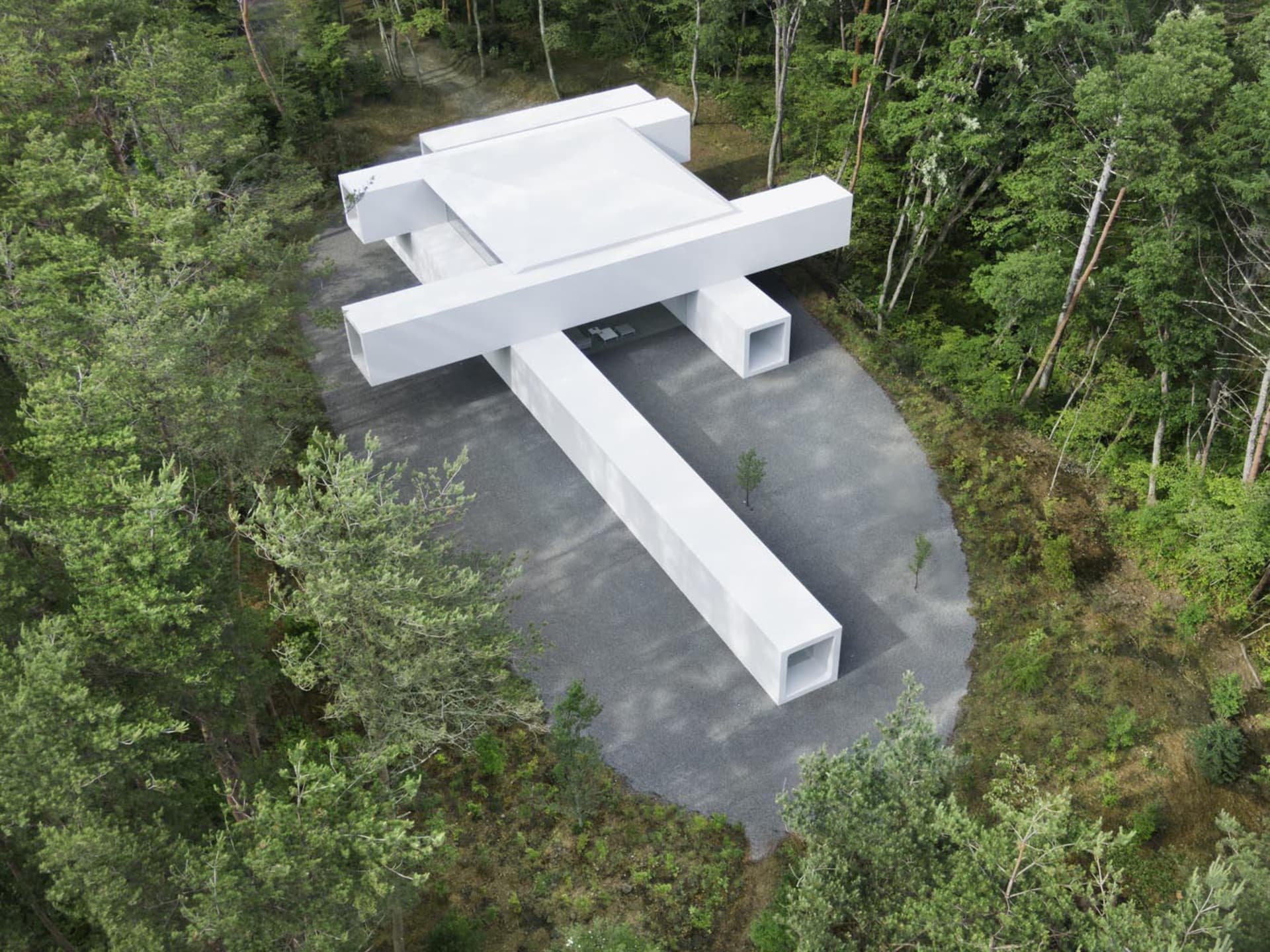 一座以混凝土建造的現代建築亭閣。