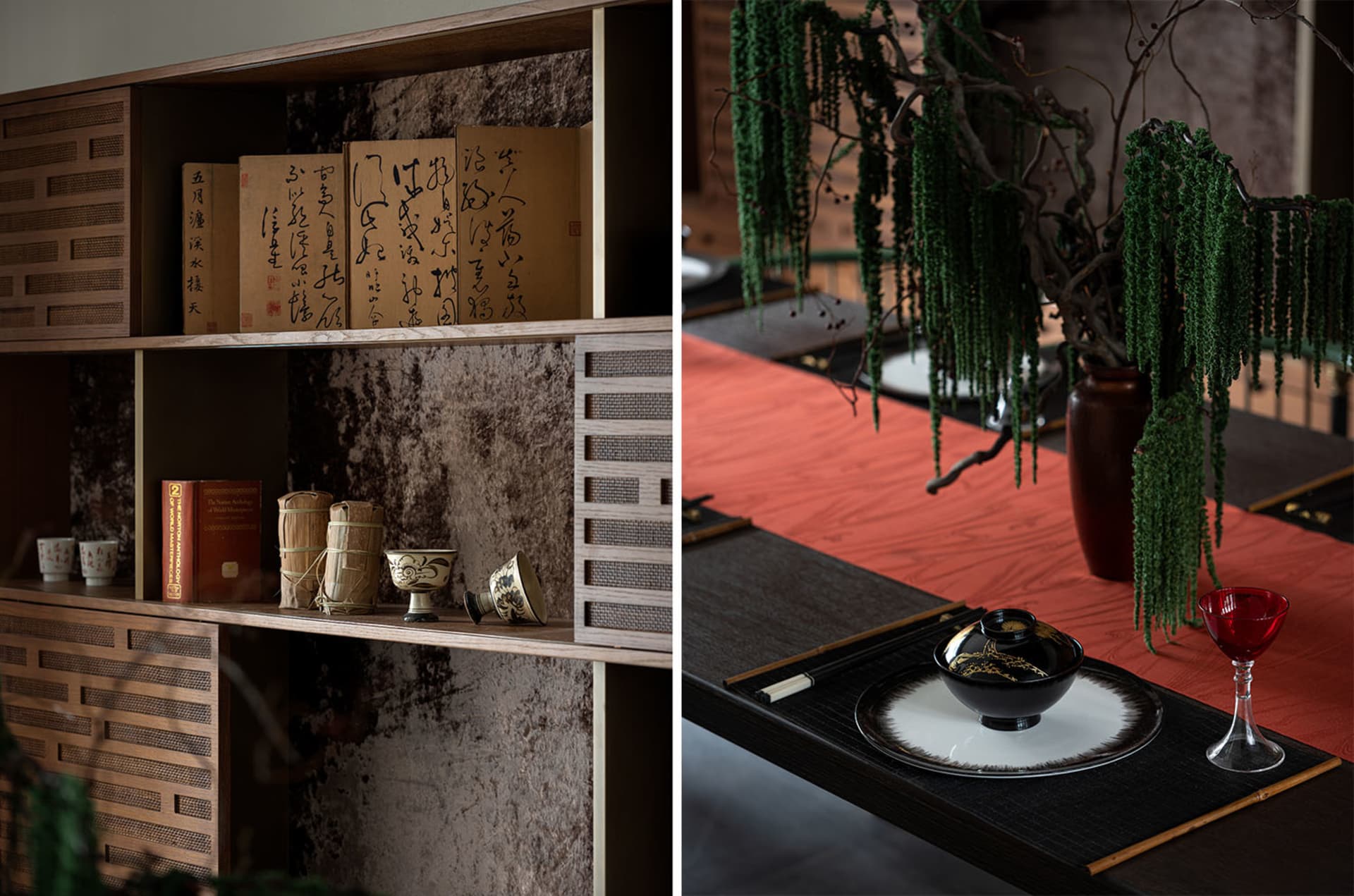 現代餐廳擺放陶瓷餐具、懸掛綠色植物,並在木質餐桌上鋪設紅色桌旗。