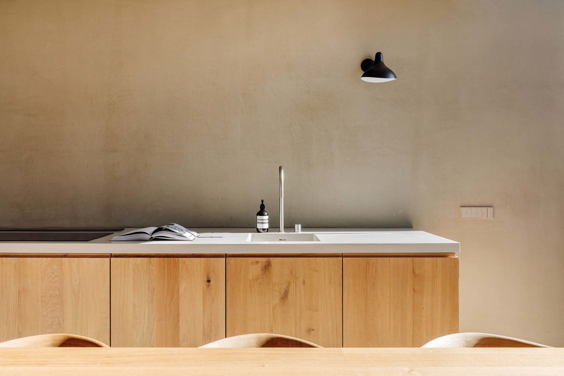 Modern kitchen with wood and concrete finishes