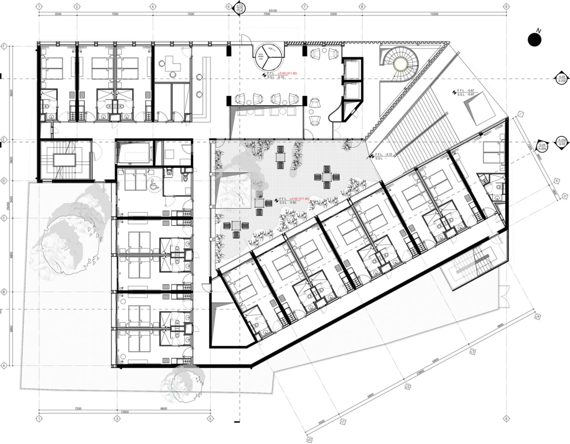 黑白建築圖,展示開放空間、隔間辦公桌與會議室的辦公室配置。