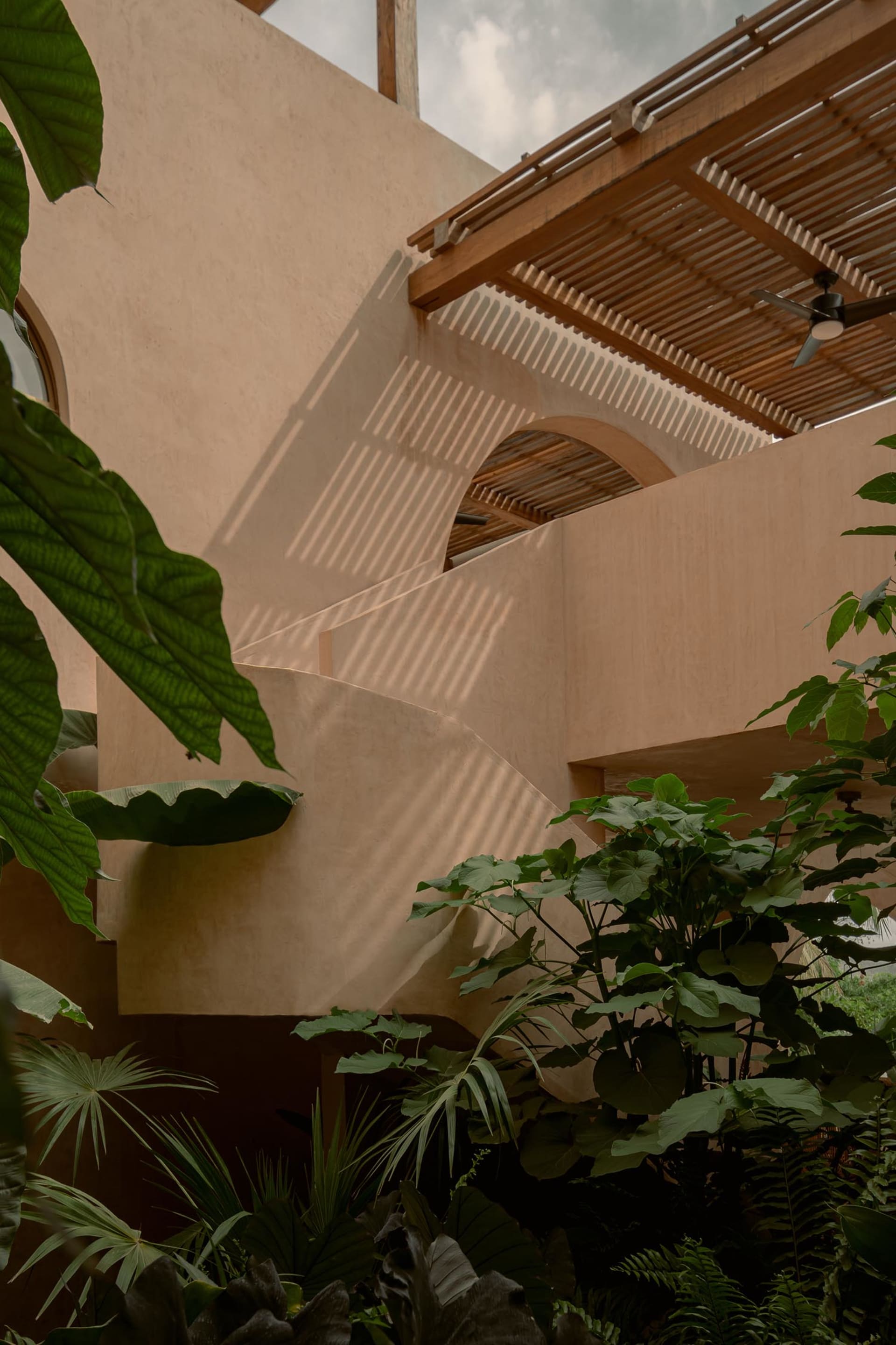 Modern interior design featuring clay walls and wooden beams.