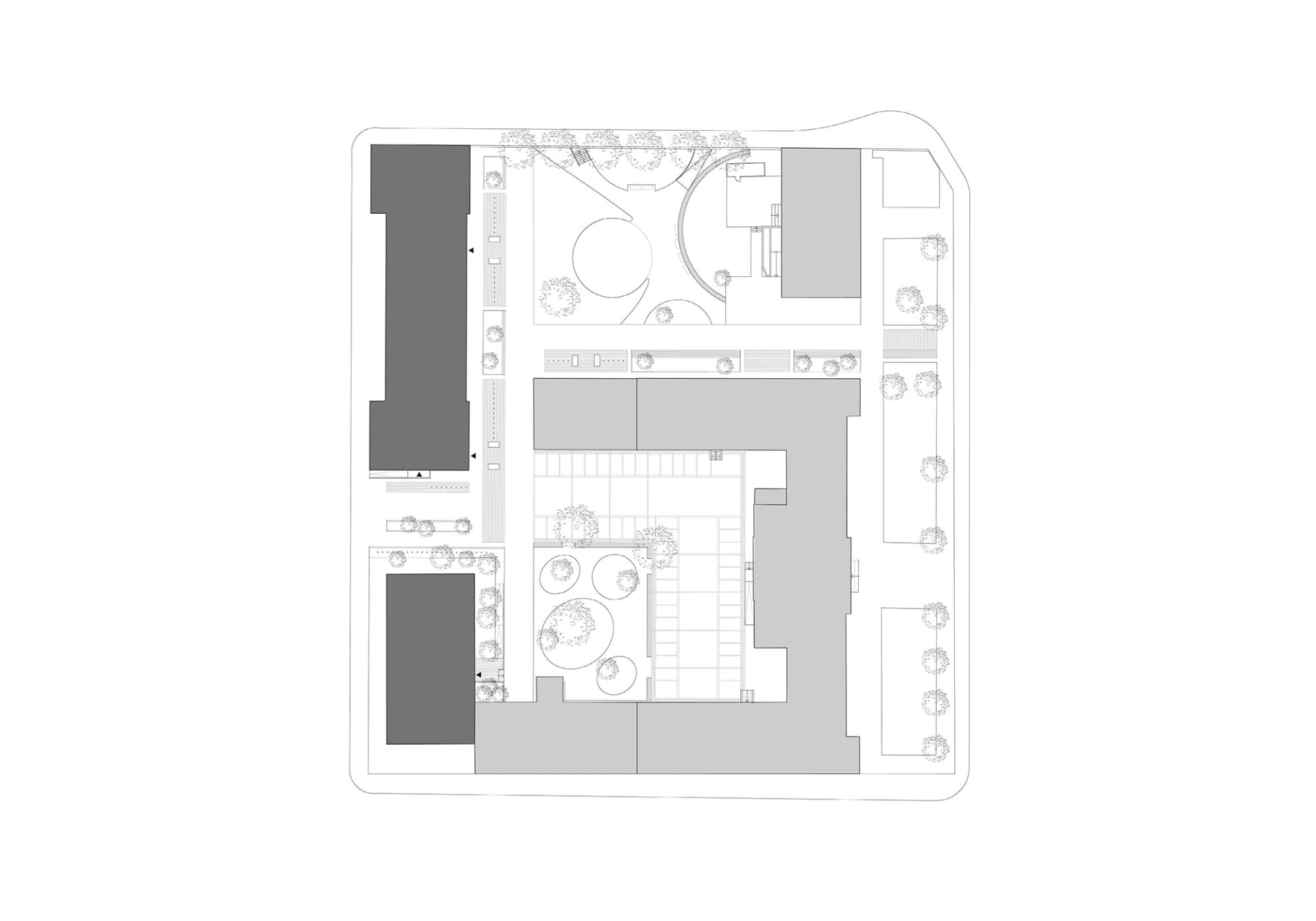 黑白建築平面圖,呈現多室結構,置於白色背景上。