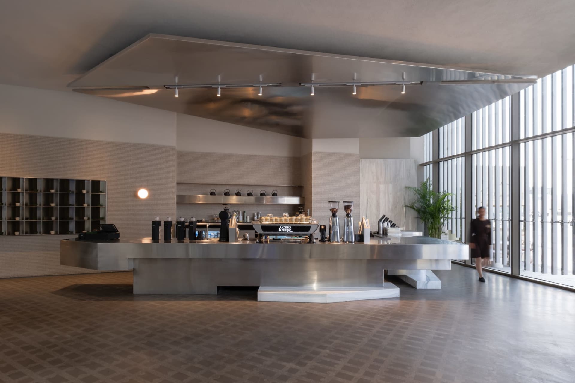 Como Lounge Café Minimalist Coffee, Dubai 1