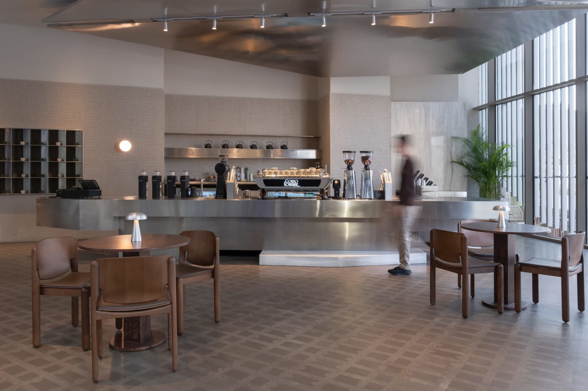Como Lounge Café Minimalist Coffee, Dubai 4