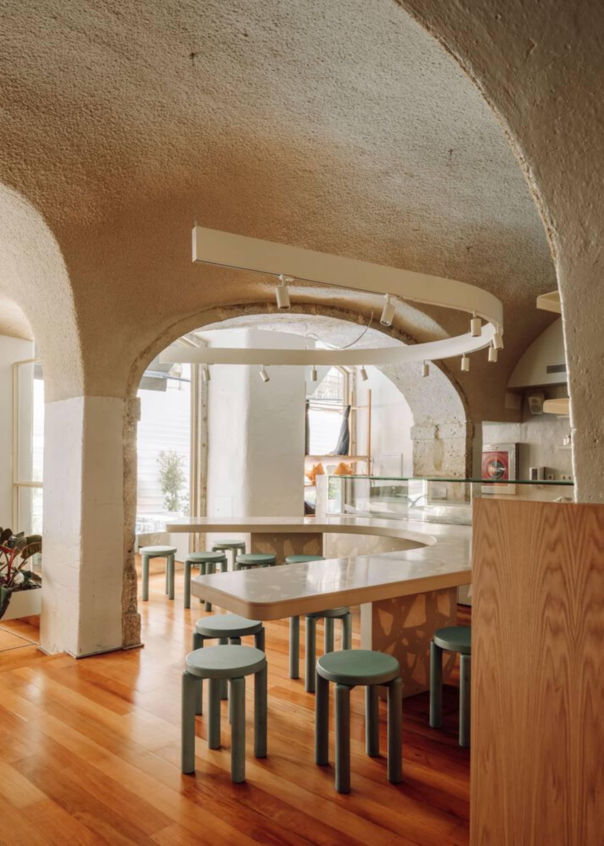 180㎡，葡萄牙里斯本Ofício酒吧餐厅 2