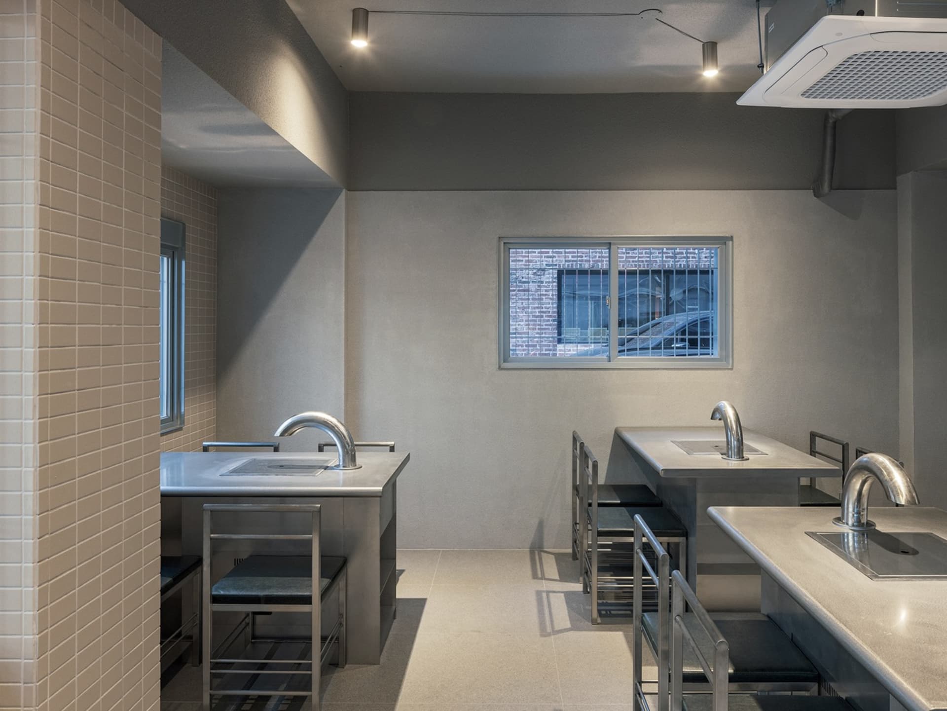 Modern kitchen with dual sinks, a dining table, and chairs, featuring a practical and efficient design