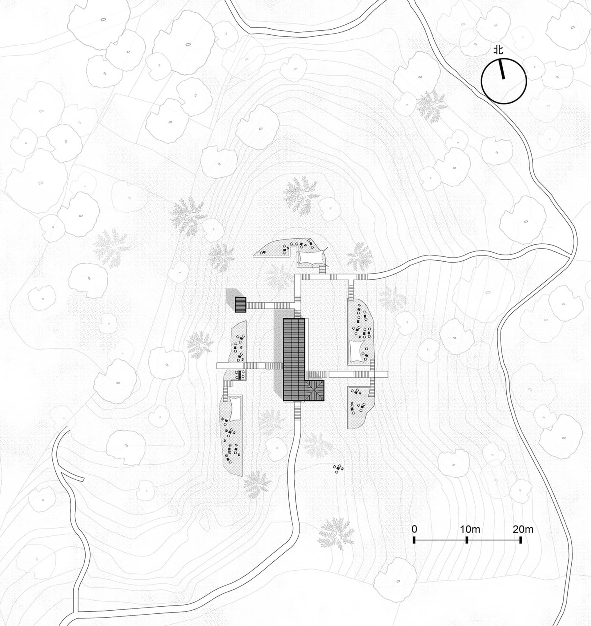 林區建築的 2D 平面圖，包含牆壁、門窗，可能有家具，呈現簡約配置與線稿