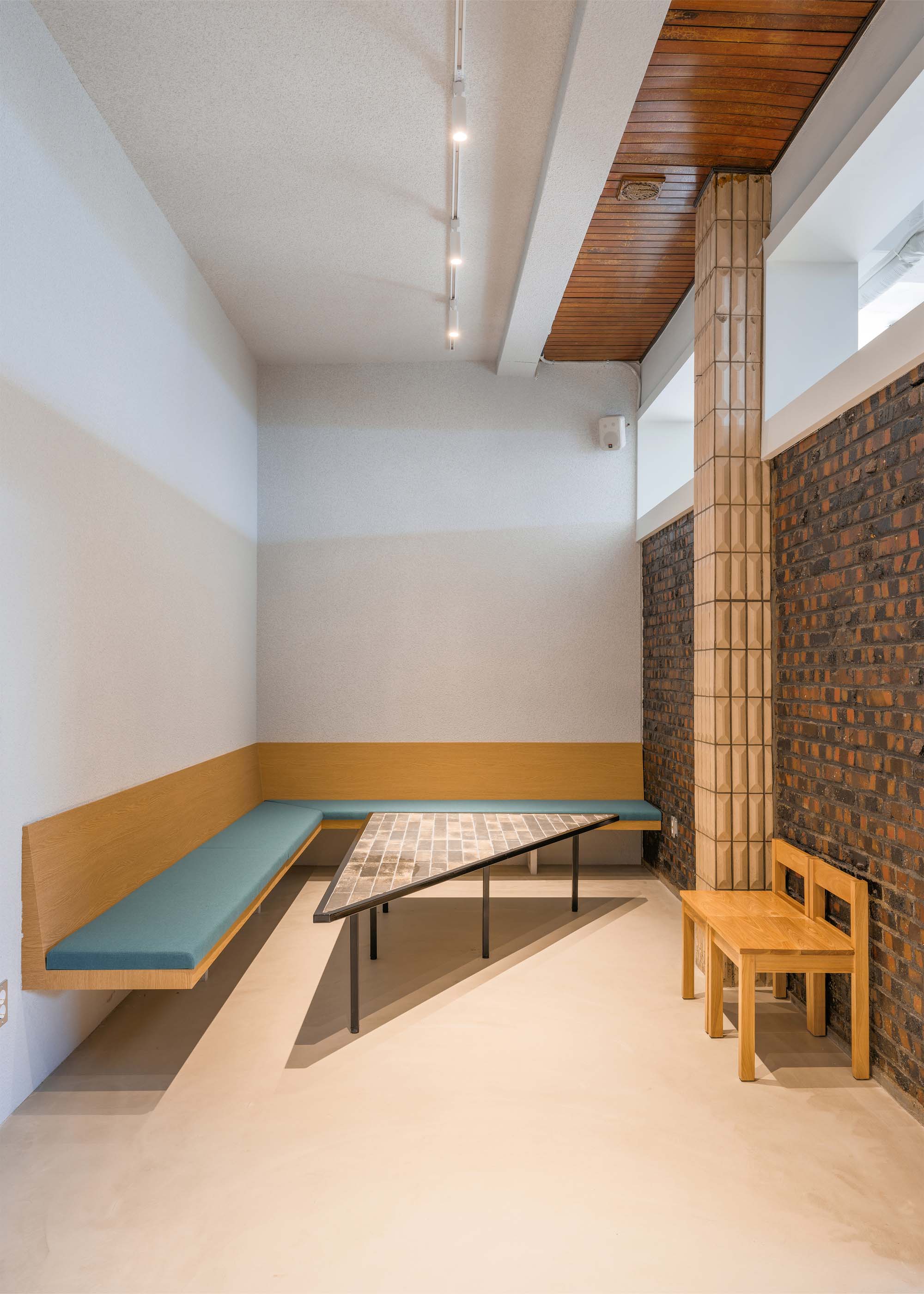 Stunning Retail Space 4