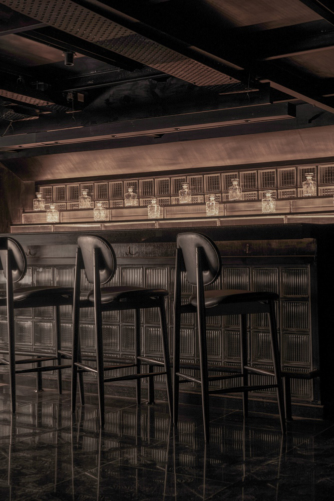 Classic Dining Design 4