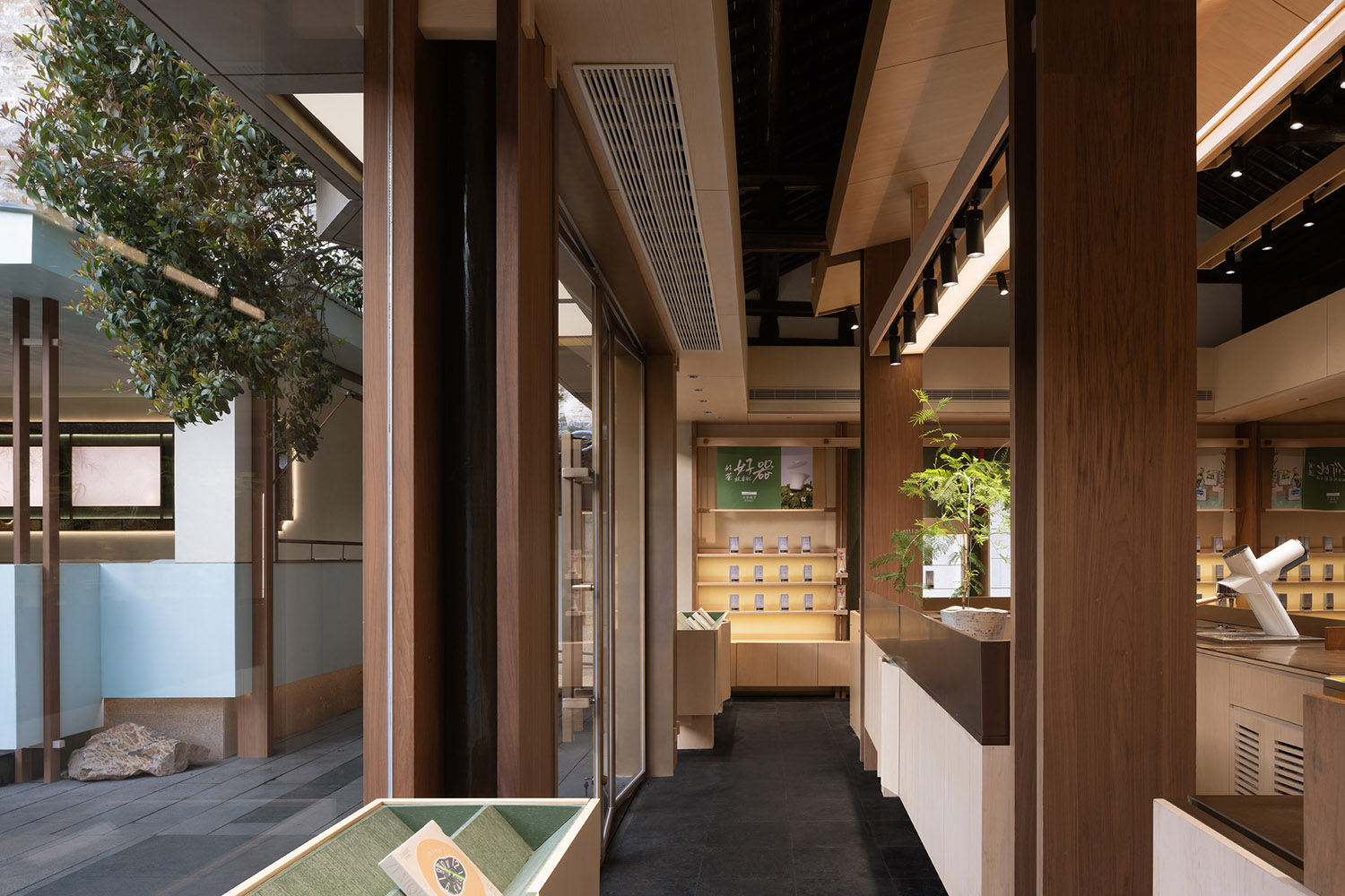 Stunning Retail Interior 4