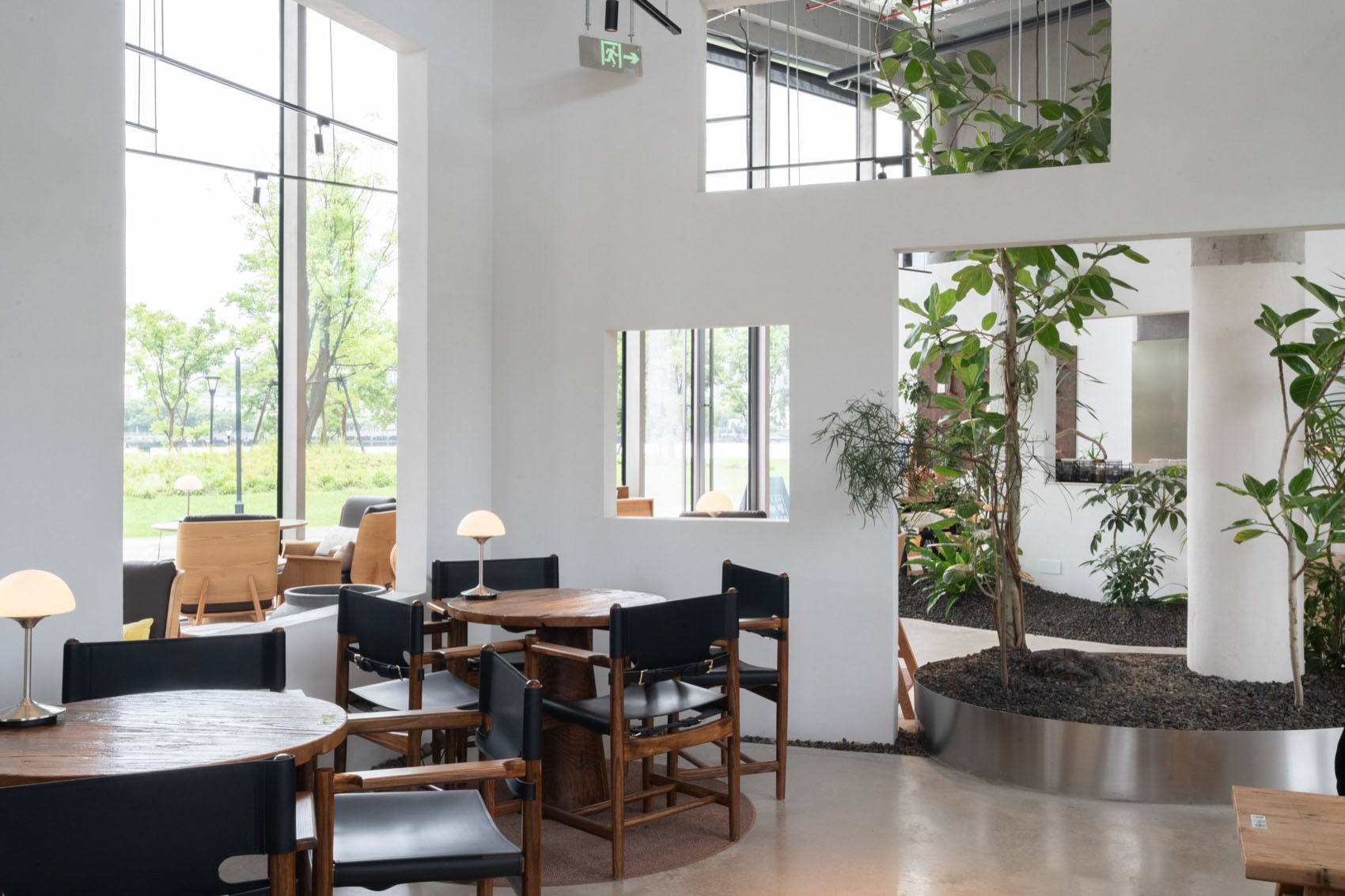 Modern Retail Space 4