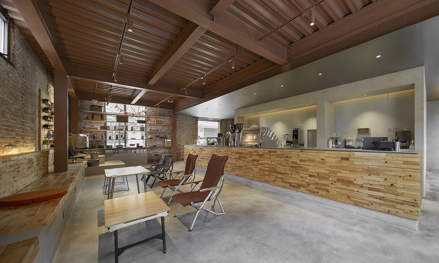 Contemporary Retail Space 4