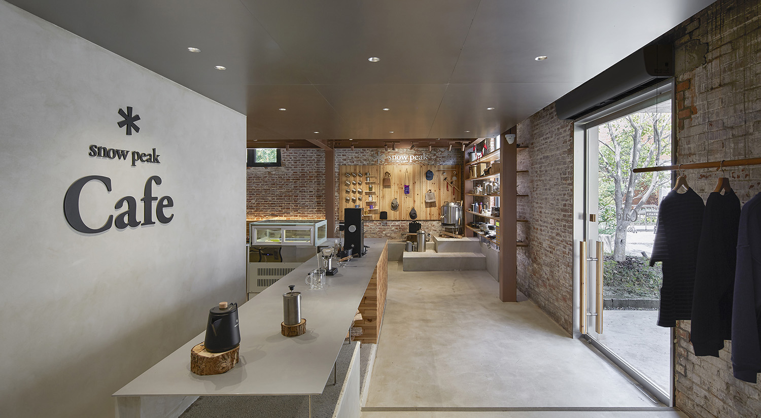 Contemporary Retail Space 2