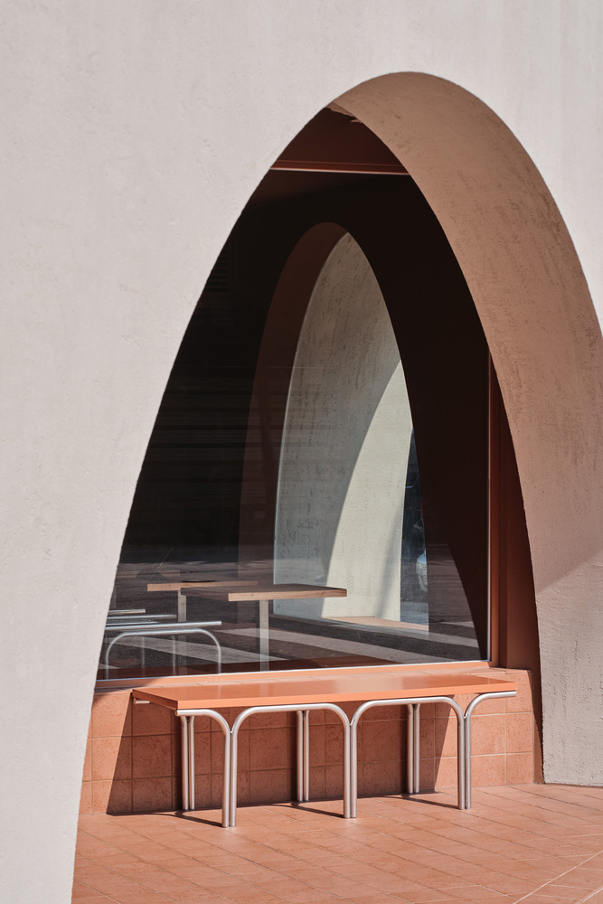 Minimalist Retail Concept 3