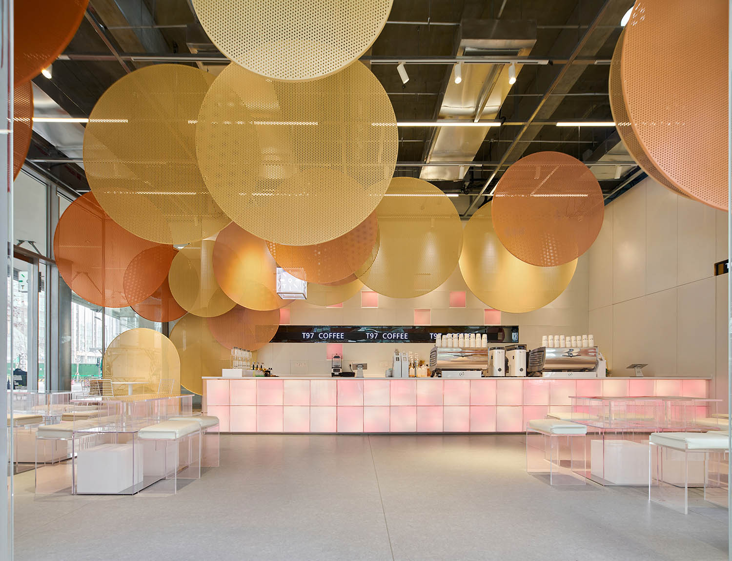 Luxurious Retail Concept 3