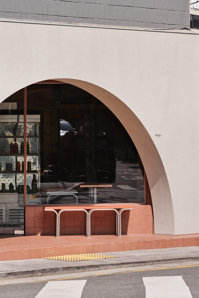 Minimalist Retail Concept 4