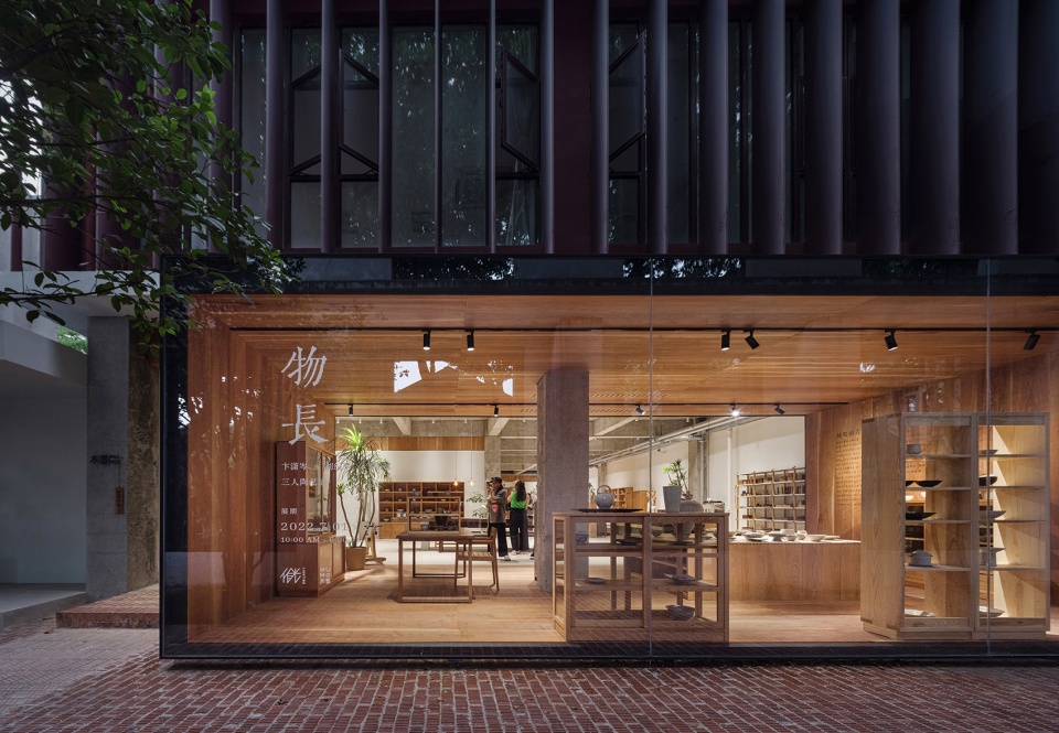 Sophisticated Retail Space 2