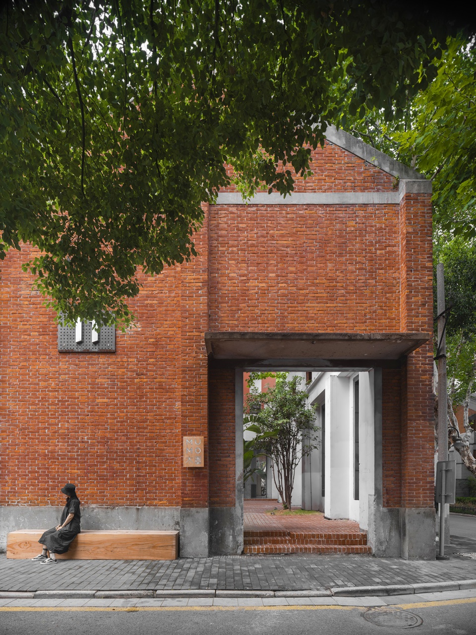 Sophisticated Retail Space 3