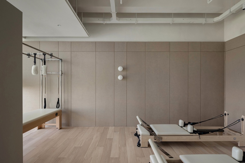 Elegant Bedroom Collection 4
