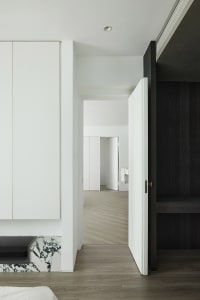Modern minimalist room featuring wood flooring and marble accents