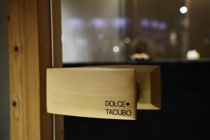 A wooden handle with 'DOLCE TACUBO' engraved on it.