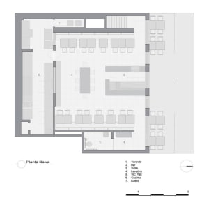 Floor plan of a coffee shop showing seating arrangements, bar area, and kitchen.