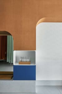 A minimalist interior design featuring concrete elements and a modern aesthetic.