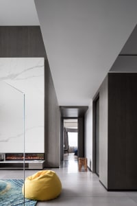 Interior design of a modern apartment featuring marble and wood materials.