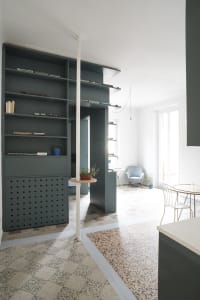 Modern home office featuring a concrete wall and floor, with a minimalist design.