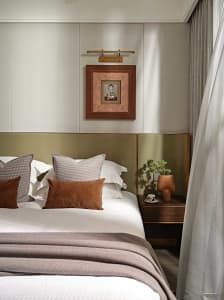 A well-designed bedroom featuring modern textiles and leather