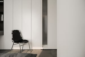 A modern interior design featuring a black leather chair.