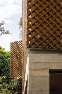 A wooden grid design with a lattice pattern.