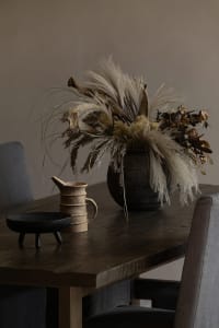 Decorative still life with natural elements on a wooden table.